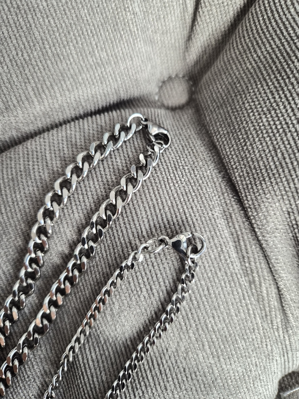 5/$5 Silver Layered Chain Necklace Set • Lock & Cross - Picture 3 of 6